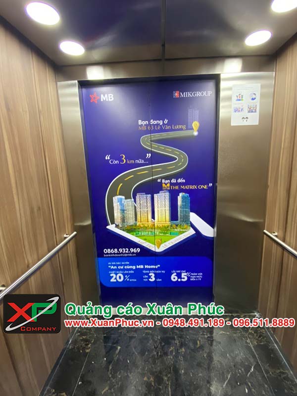 Poster trong thang máy tòa nhà chung cư tại Hà Nội
